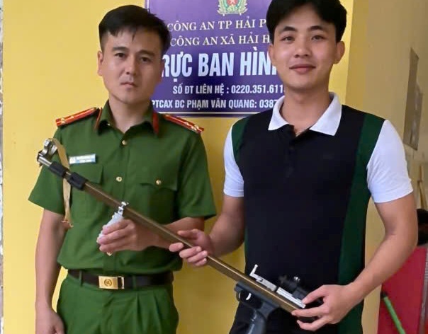 Công an xã Hải Hưng vận động Nhân dân giao nộp 01 khẩu súng tự chế